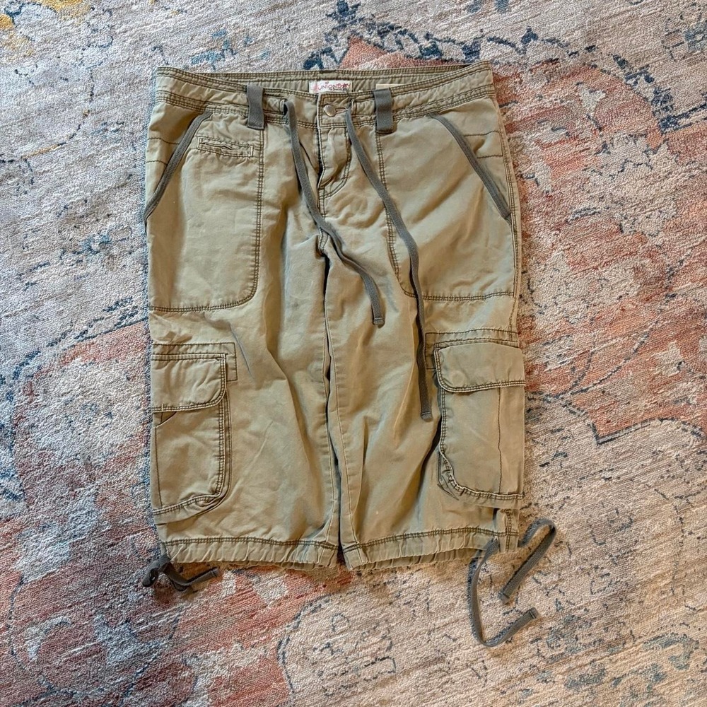 Unionbay Women Khaki Tan Y2K Low Rise Capri Cargo Shorts Size 4 Utility